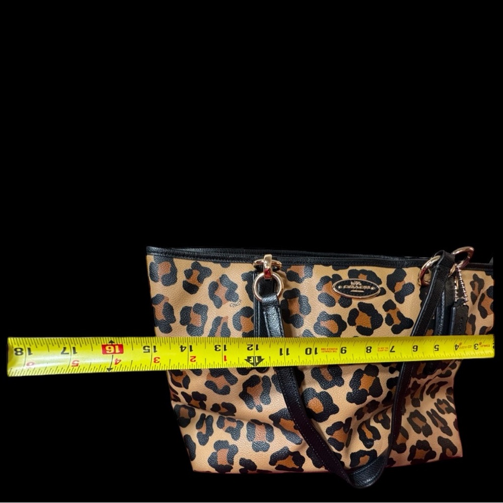 🔥 *Spotlight Stealer* Coach Gallery Bag
~ Leopard Print Posh Perfection! - Picture 8 of 16
